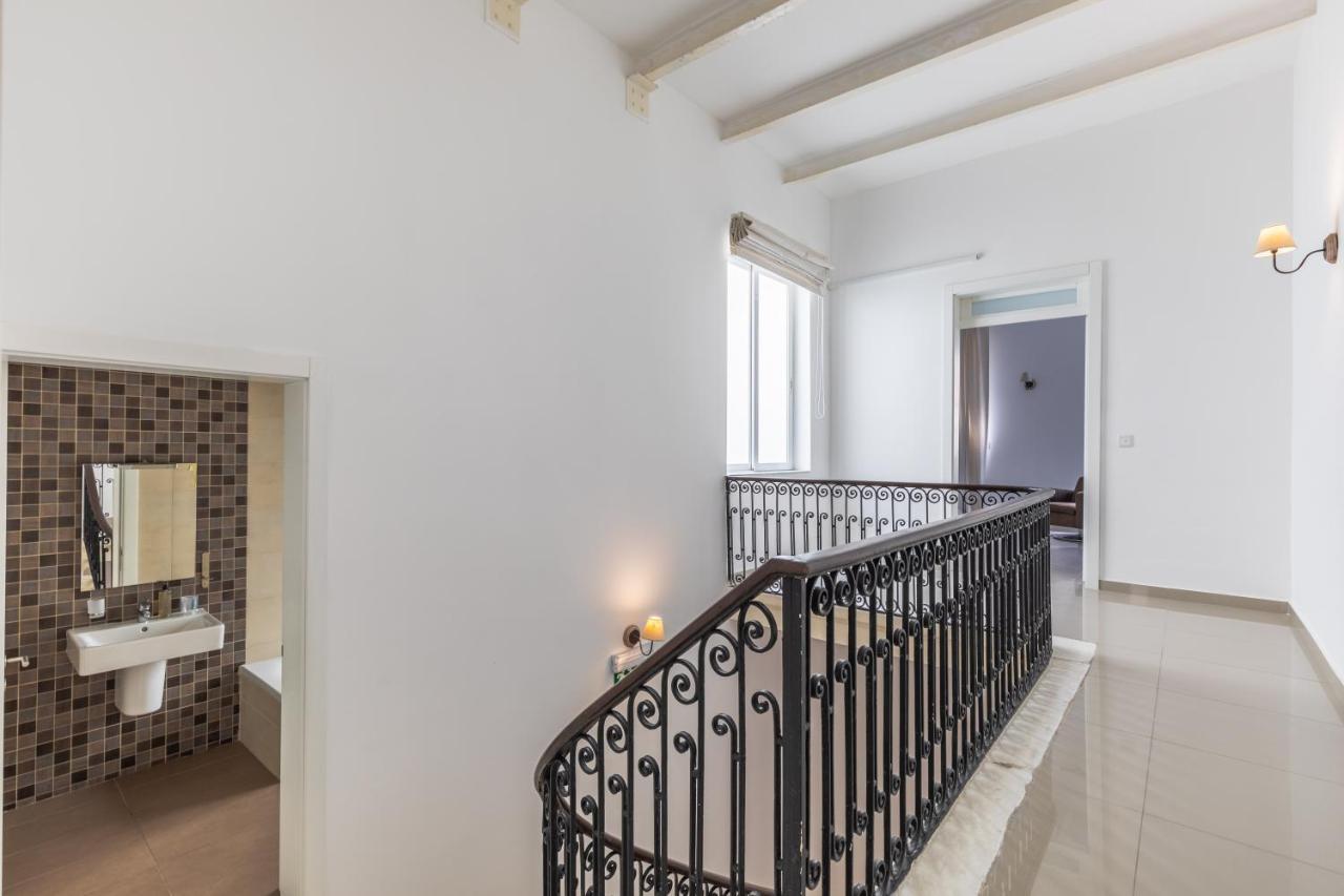 Charming Four Bedroom Townhouse One Minute Away From The Seafront Sliema Dış mekan fotoğraf