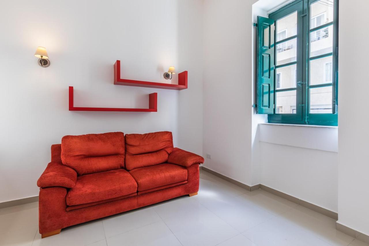 Charming Four Bedroom Townhouse One Minute Away From The Seafront Sliema Dış mekan fotoğraf